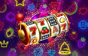 Antarmuka aplikasi mobile lv togel menampilkan permainan slot dan opsi navigasi